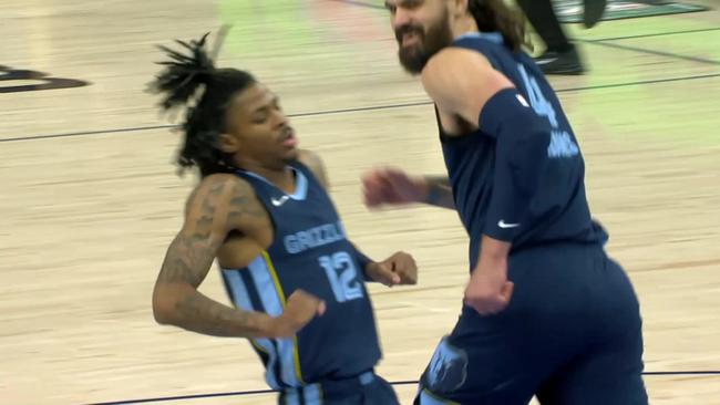 NBA | Video: Morant hits tough reverse layup, celebrates with dance