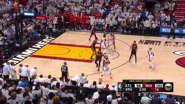NBA | Video: Jimmy Butler finds Bam Adebayo for the dunk