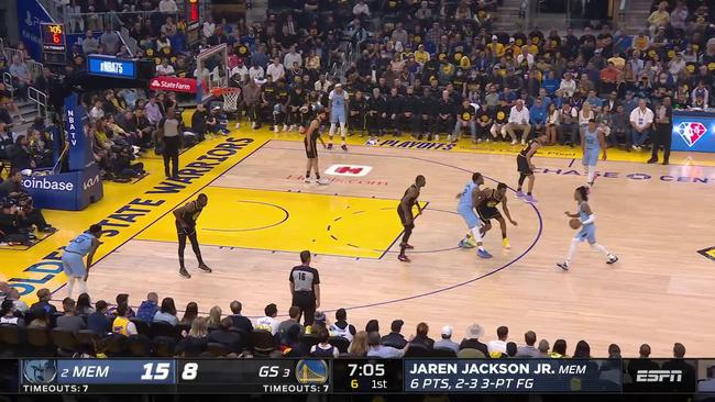 NBA | Video: Ja Morant dials up a deep 3-pointer